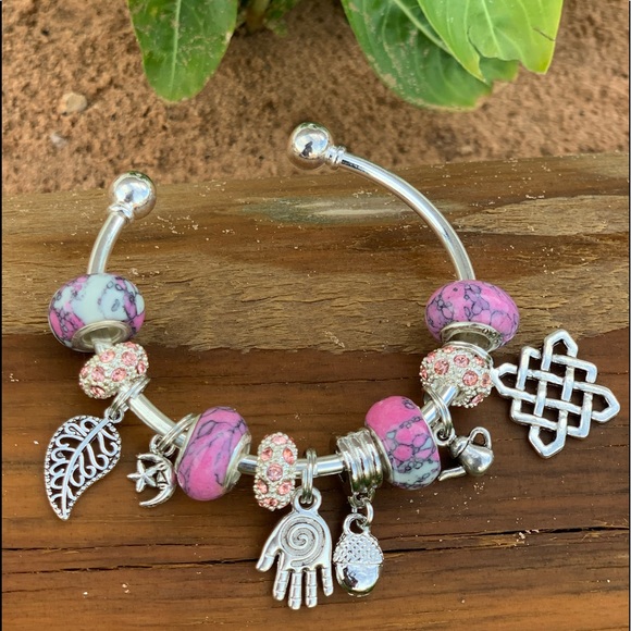 BUTTERFLY BABY BRACELET is stunning 😍💓 - Picture 6 of 7